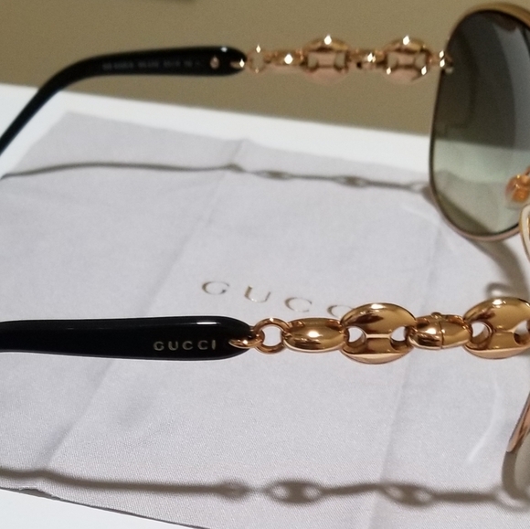 *LIKE NEW* Gucci Sunglasses - Picture 2 of 9